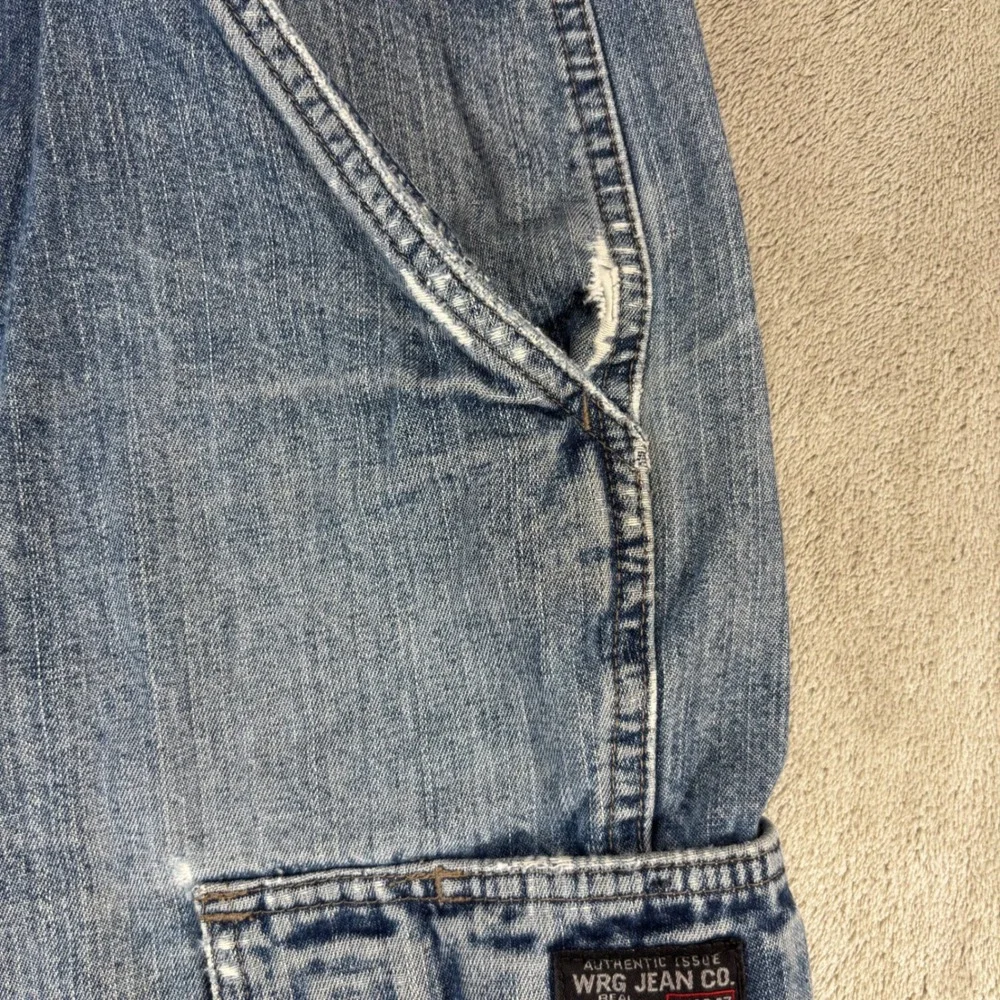 WRG Jean Co Cargo Jeans Mens 40x28 Blue Fair Distressed Frayed Hem Y2K Skater